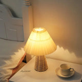 VintageGlow - Rattan Tischlampe