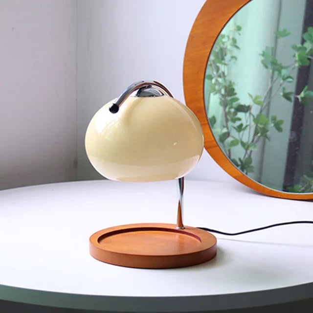 RetroGlaze – Vintage Tischlampe