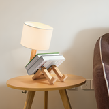 NordicaLite – Skandinavische Tischlampe mit Bücherregal und Verstellbarer Beleuchtung